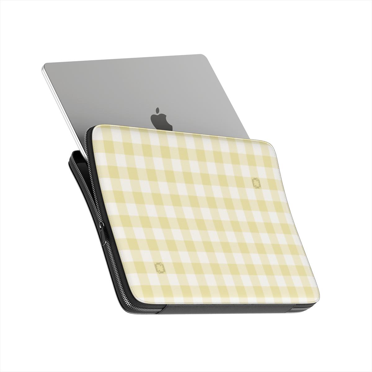 Selsey Vanilla - Premium Laptop Sleeve